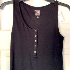 NWT gap ribbed maternity tank in black